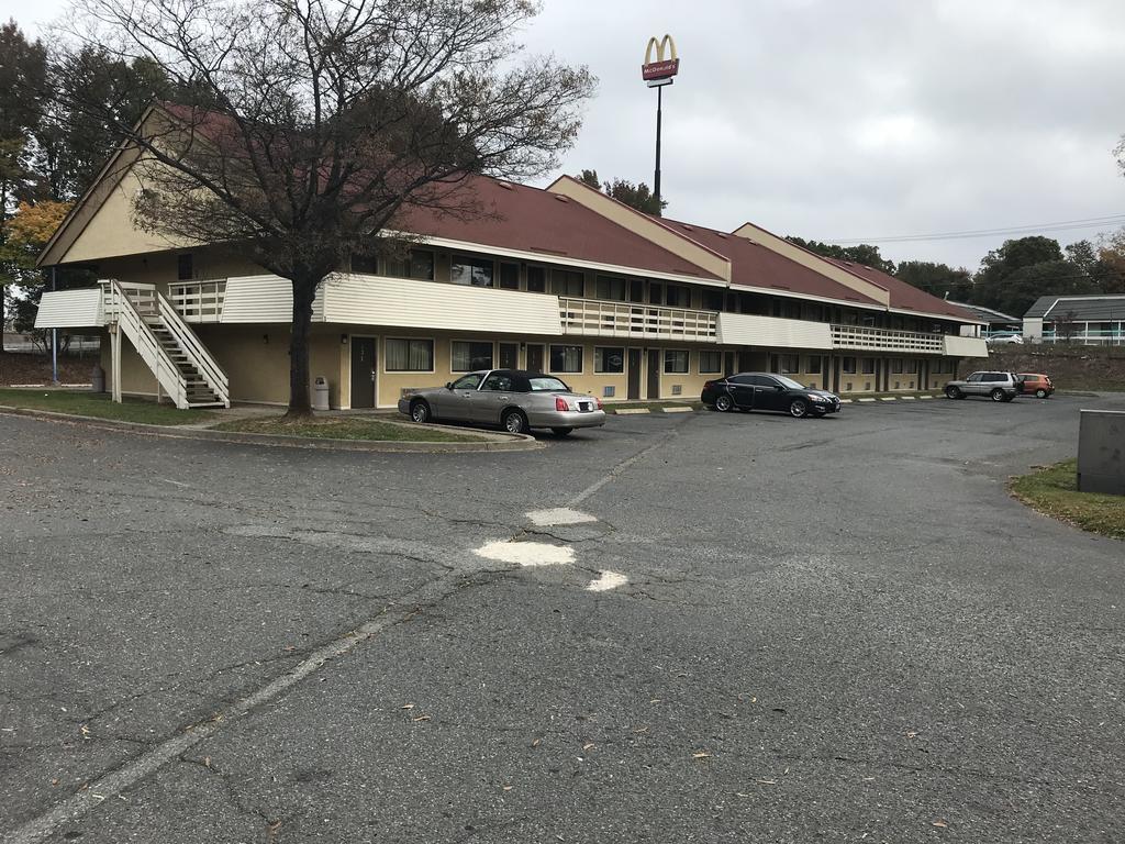 Royal Inn Charlotte Exterior photo
